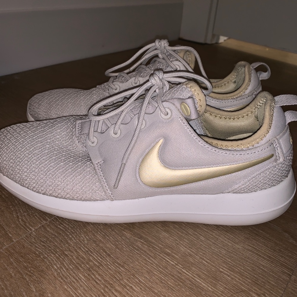 Barely worn Nike Roshe
